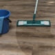 Astuces pour réussir le nettoyage d'un parquet en bois très sale